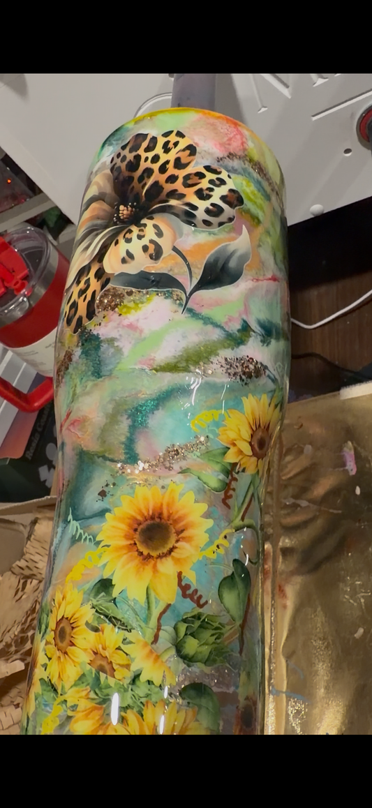 40 OZ Tumbler with handle w daisy’s