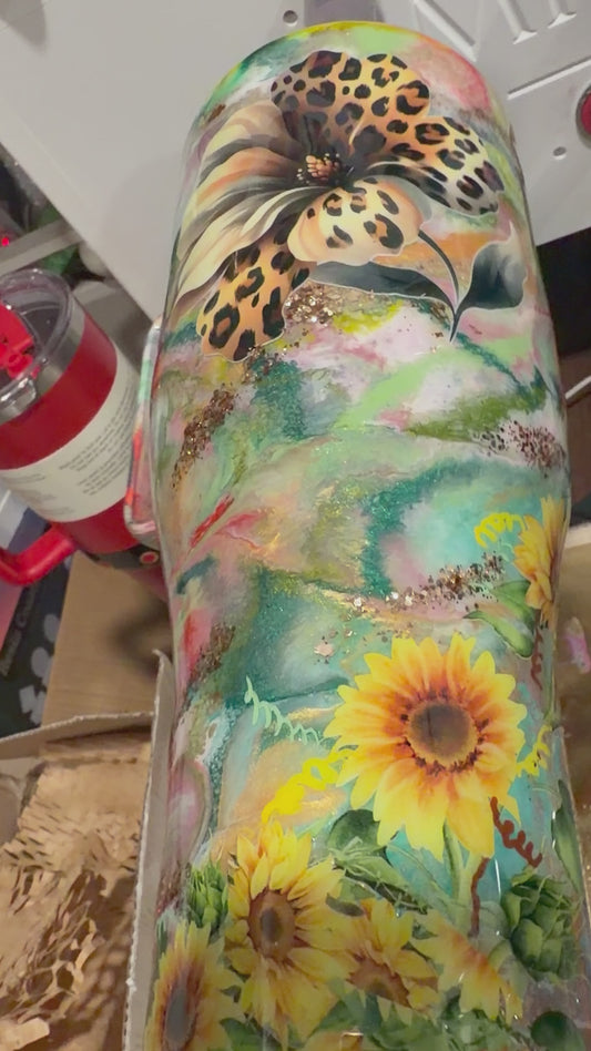 40 OZ Tumbler with handle w daisy’s